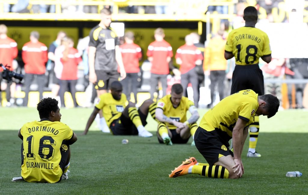 A Tristeza tomou conta dos jogadores do Borussia Dortmund após o apito final.