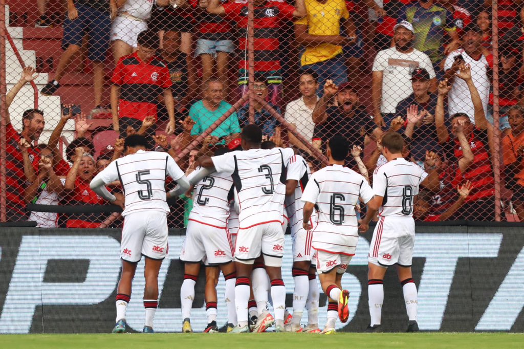 Flamengo vence e avança na Copinha