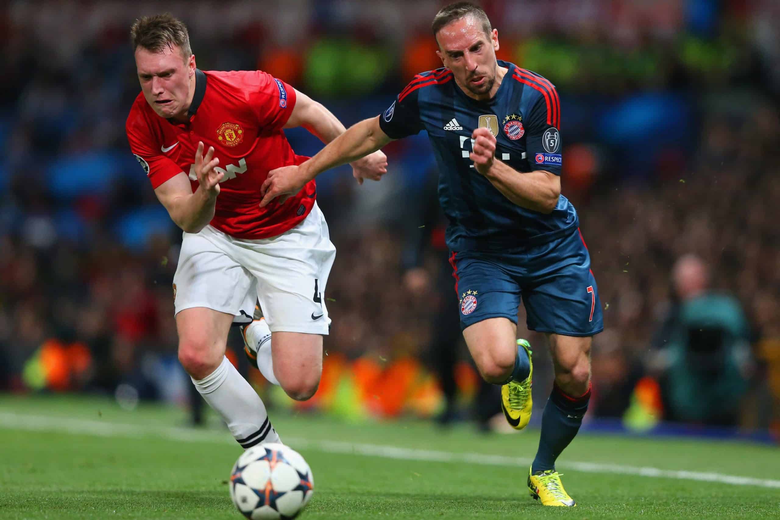 Jones e Ribery na última partida entre Bayern München x Manchester United